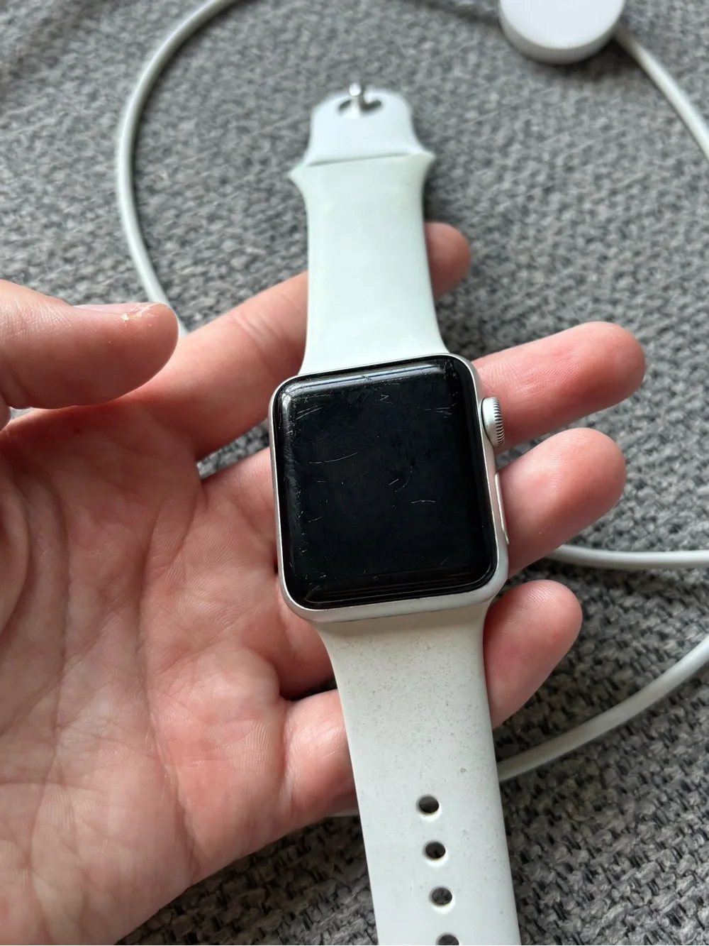 Apple Watch Series 3 38 mm Silver Aluminum White Sport Band Smartwatch Reset